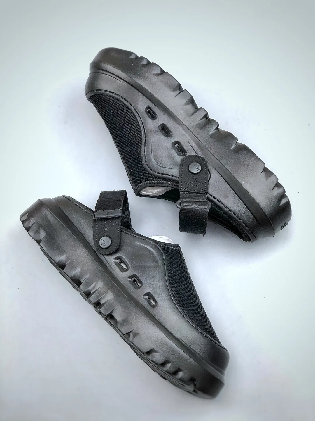 💰440 support store L/UGG summer new snow answer SKTA classic simple, comfortable and versatile, fashionable and casual, thick sole, comfortable, lightweight and breathable clog shoes, silent, wear-resistant and anti-wear. It is a vitality bomb in summer, full of youthful vitality, mesh material is breathable and light, super cool to wear in summer. Adjustable buckle design, convenient and considerate. The thick sole is non-slip and makes walking stable. Whether you are playing on the beach or strolling in the city streets, it can make you full of energy and become the center of attention ~ Size: 38-44